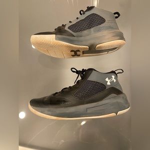 Men’s basketball shoes. Black. Size 10.5